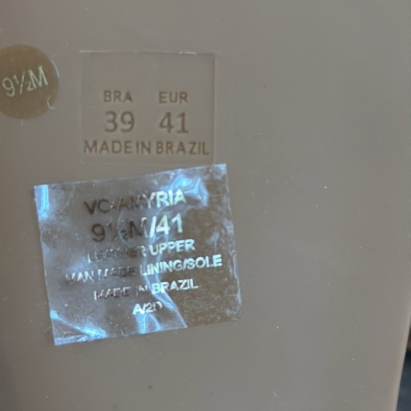 Vince Camuto Women's Amirya Flat Sandal.  Women’s 9.5 M. off white - Picture 7 of 7